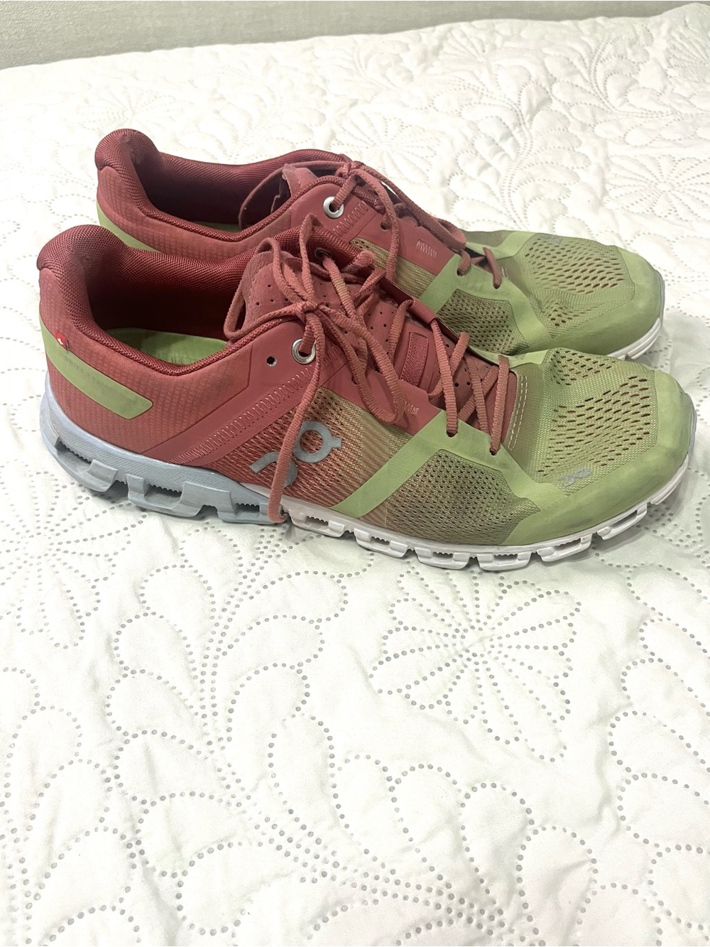On Running
On Women's Cloudflow, Green/ Dust Rose Running Shoes, Size 9.5